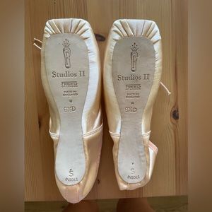 Freed Studio 2 Pointe Shoes 6.5 D